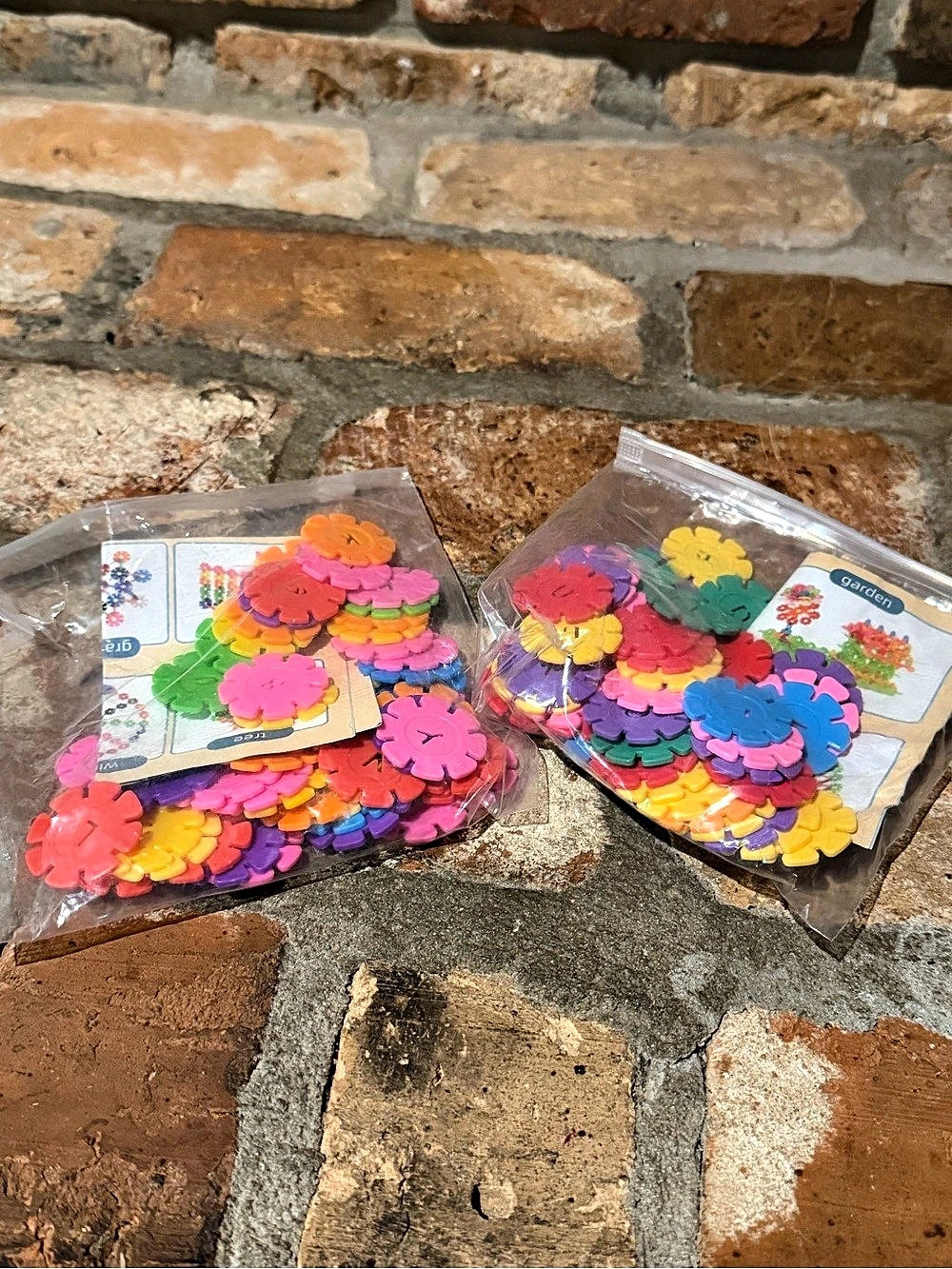 Multicolor Flower-Shaped Building Pieces 100 pcs